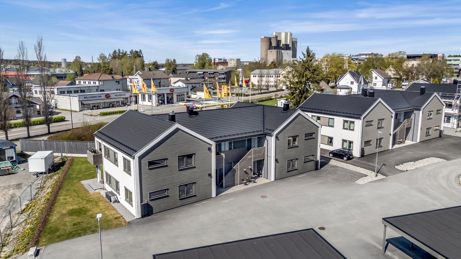 Carport i kort avstand fra leiligheten Galleribilde