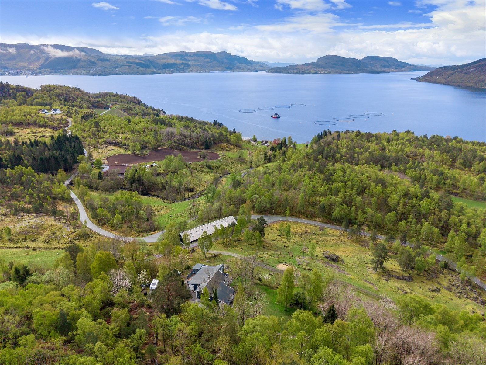 Nærområdet byr på flotte turmuligheter i skog og mark. Galleribilde