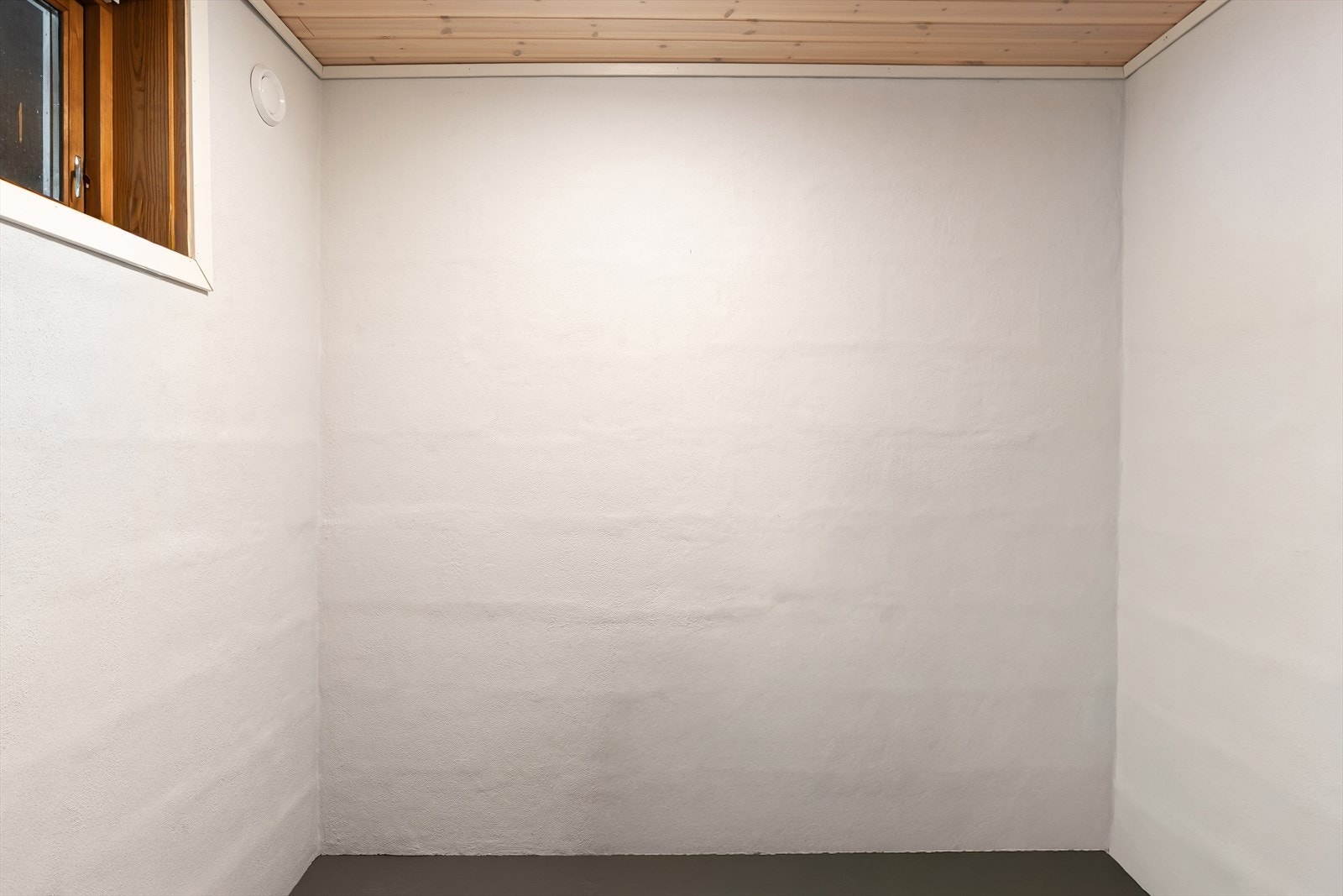 Dette rommet i underetasjen er klargjort for bruk som vaskerom. Rommet er fra 2024 og er ikke ferdigstilt. Galleribilde