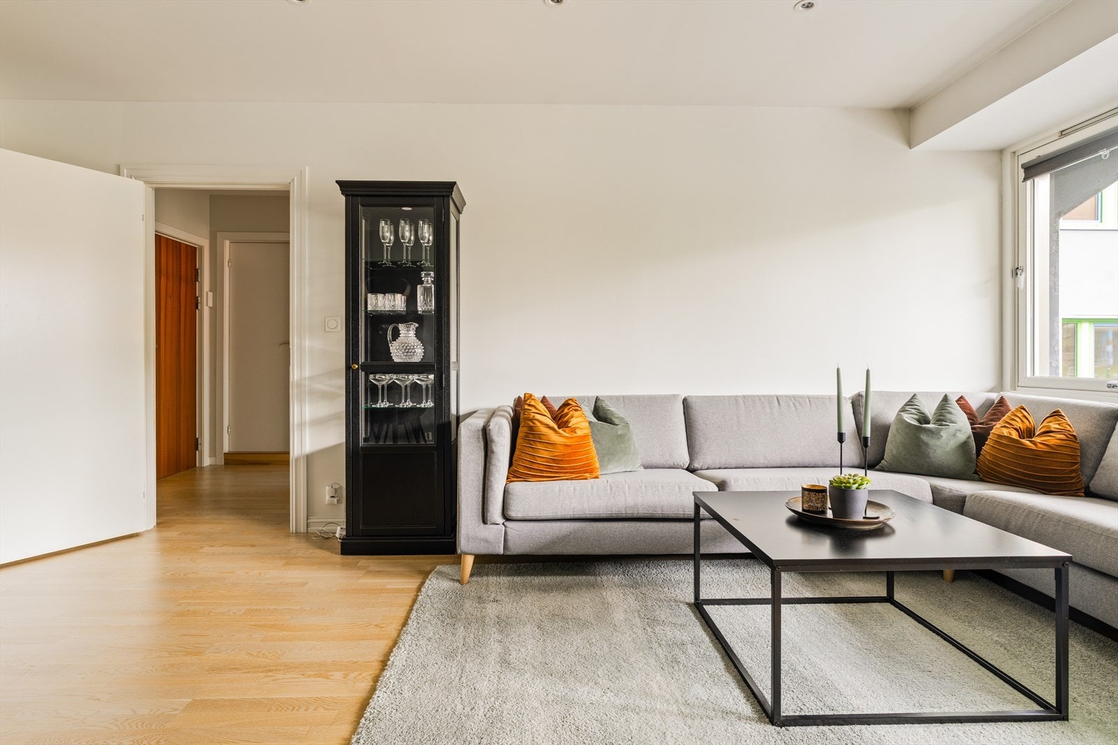 God plass til en stor sittegruppe Galleribilde