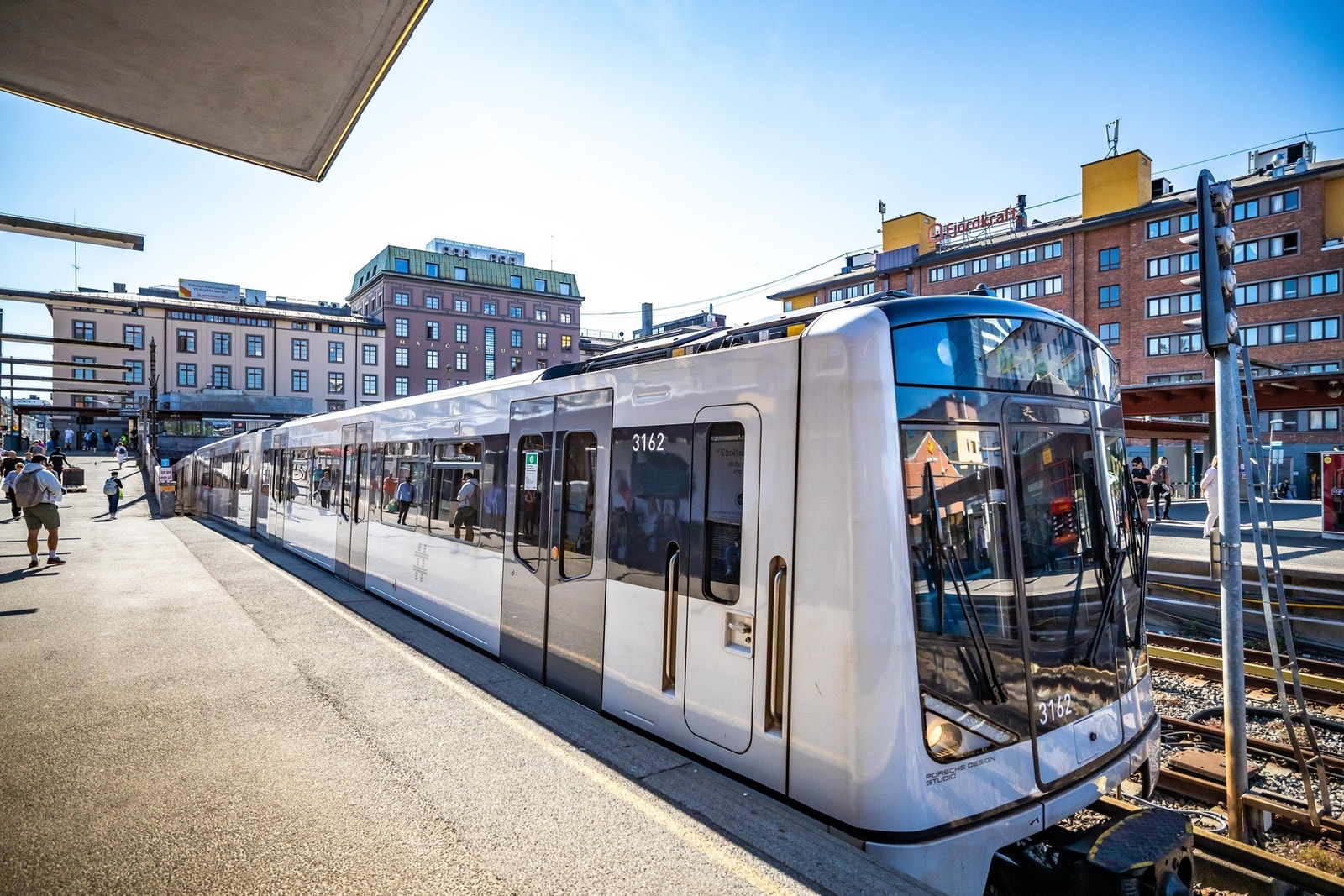 Nær offentlig kommunikasjon. Her fra Majorstuen T-banestasjon Galleribilde