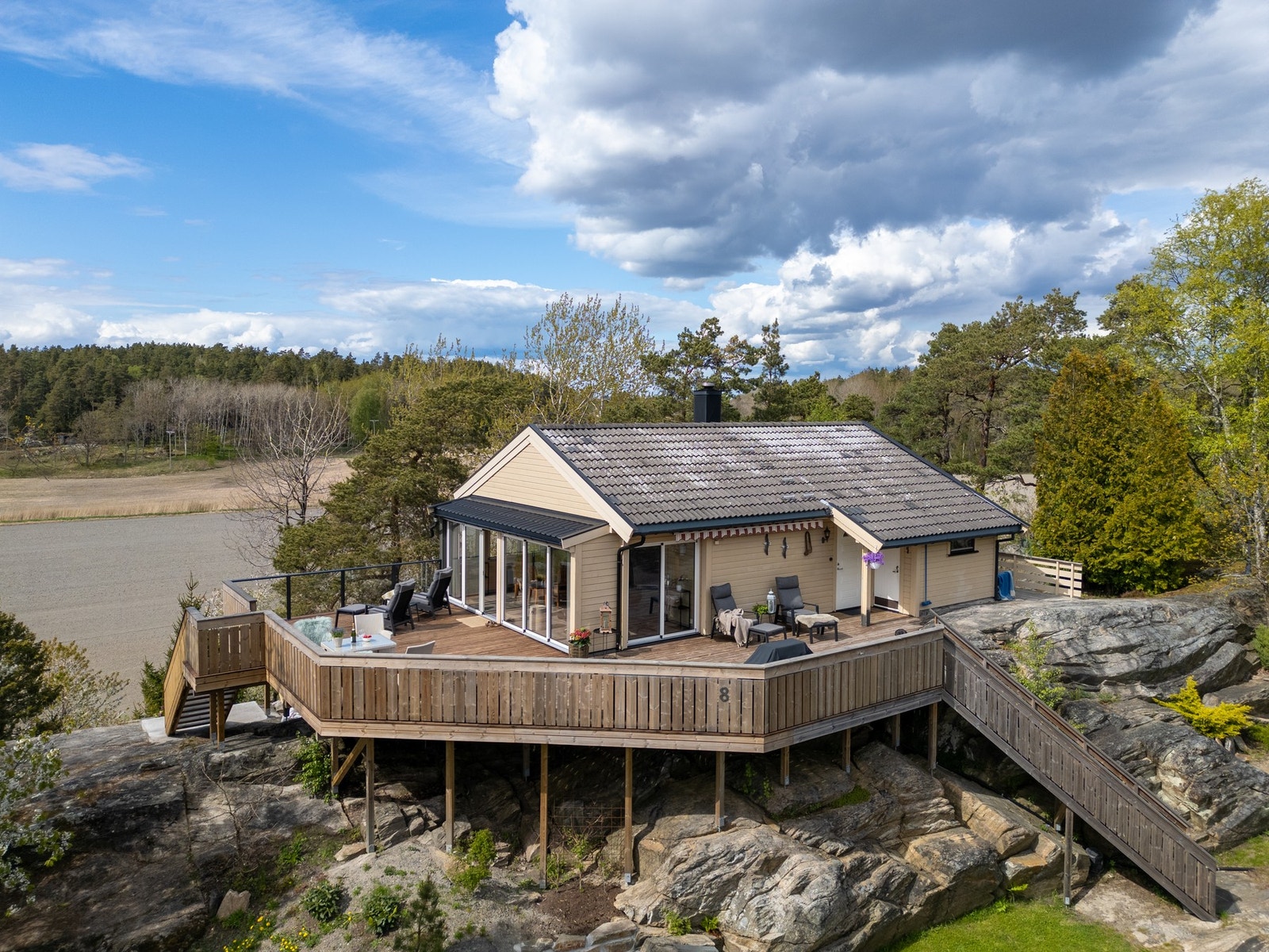 Det er både plen og naturtomt Galleribilde