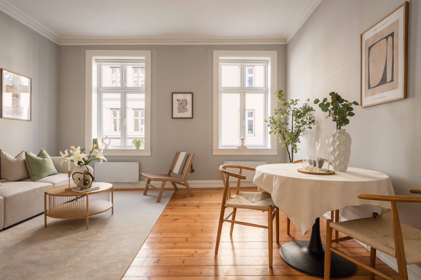 Leiligheten er som skapt for å holde selskap, og her er det bare å glede seg til hyggelige kvelder med venner og familie! Galleribilde