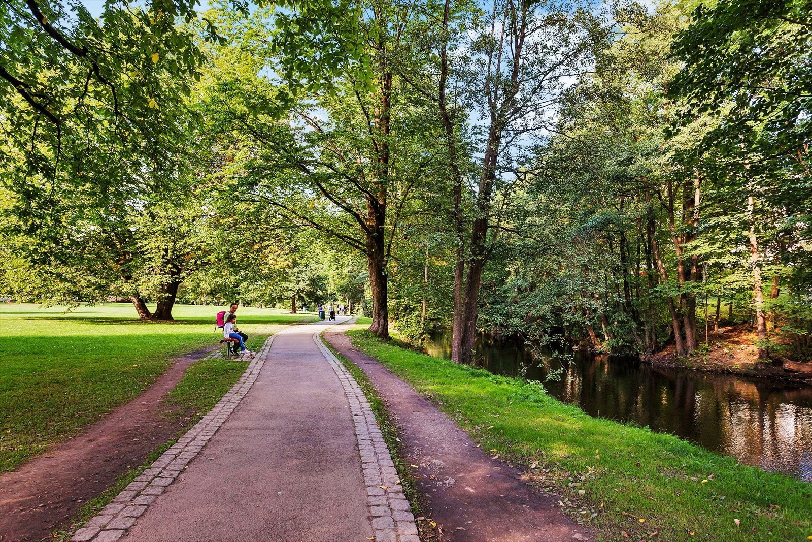 Herlige turmuligheter langs Akerselvas naturskjønne omgivelser Galleribilde
