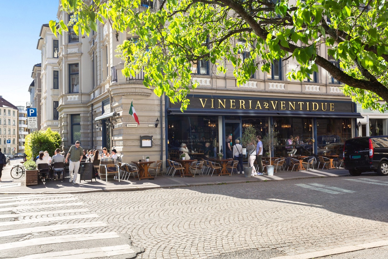 Gangavstand til flere flotte spiseplasser Galleribilde