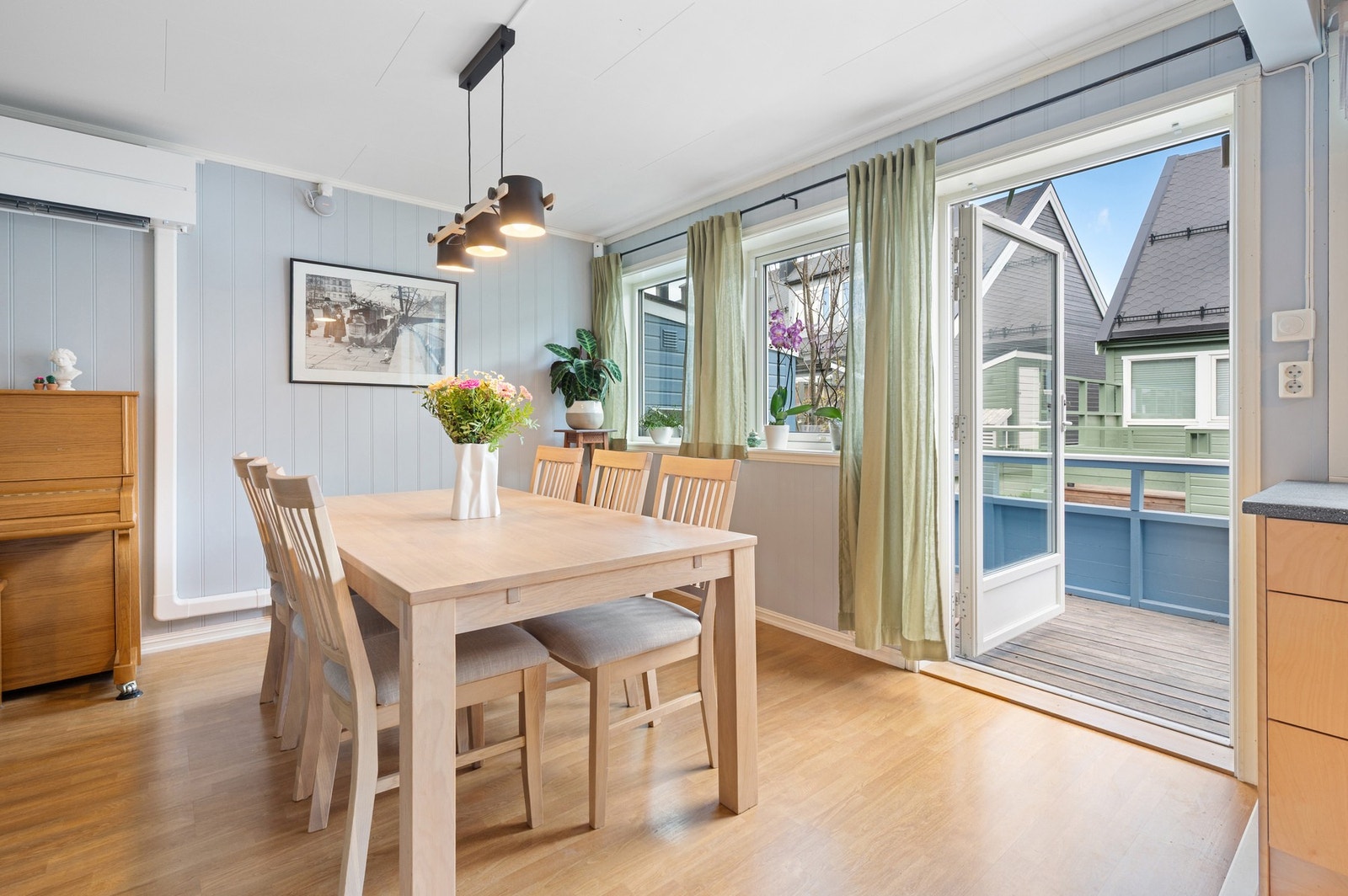 Utgang til terrasse fra kjøkken. Galleribilde