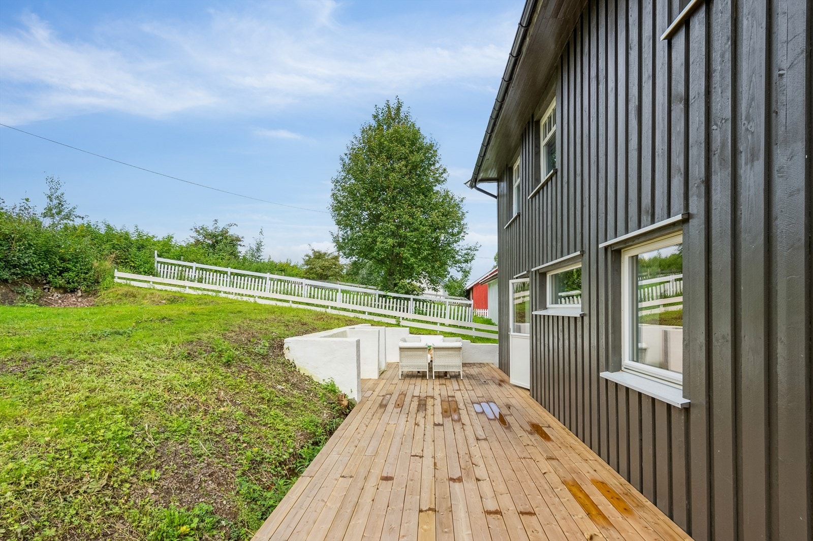 Terrasse på baksiden av boligen. Galleribilde