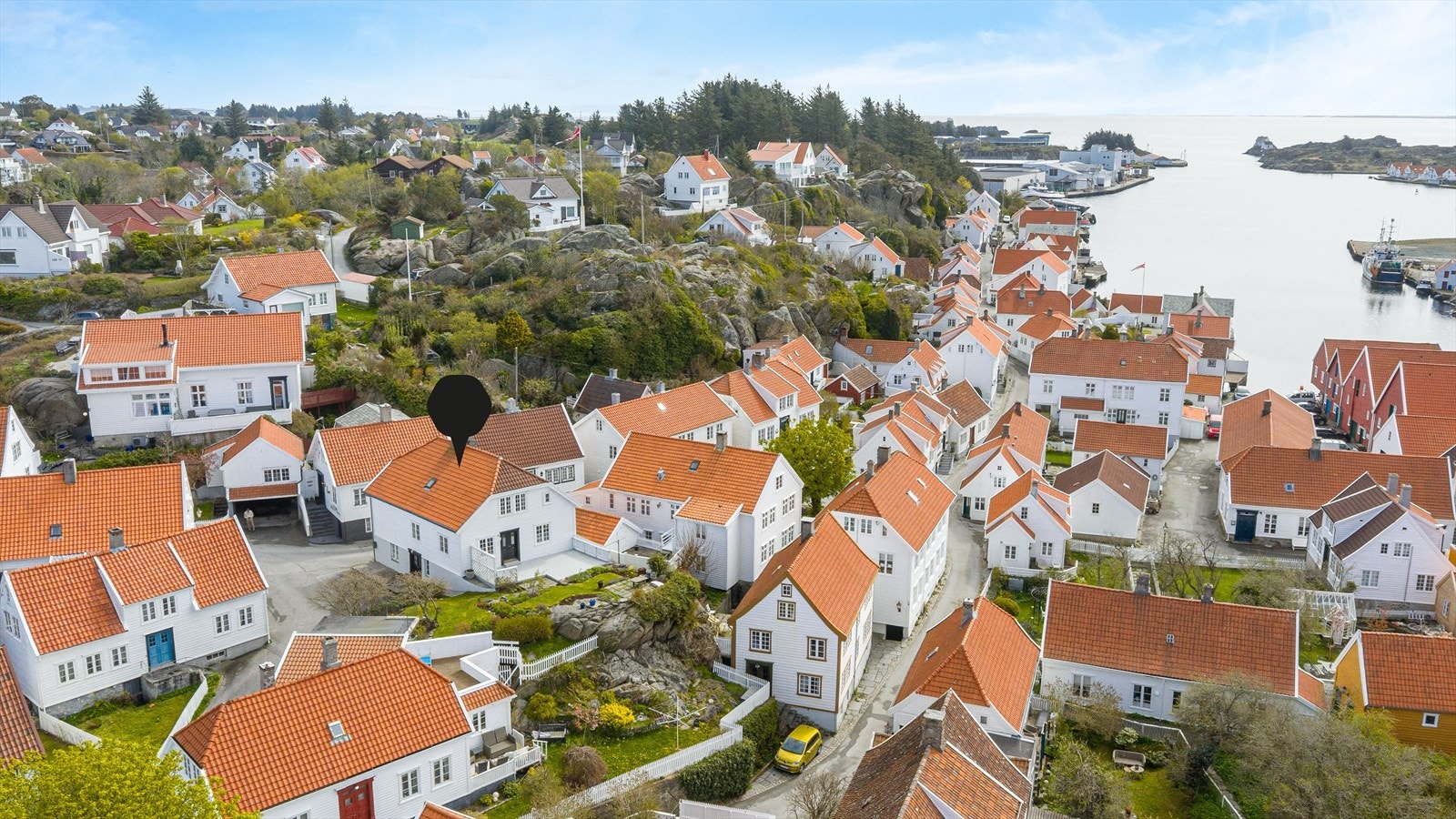 Den gamle bebyggelsen i Skudeneshavn består av i overkant 200 hus, uthus, sjøboder og sjøhus - de aller fleste av dem ble bygd i midten på 1800-tallet Galleribilde