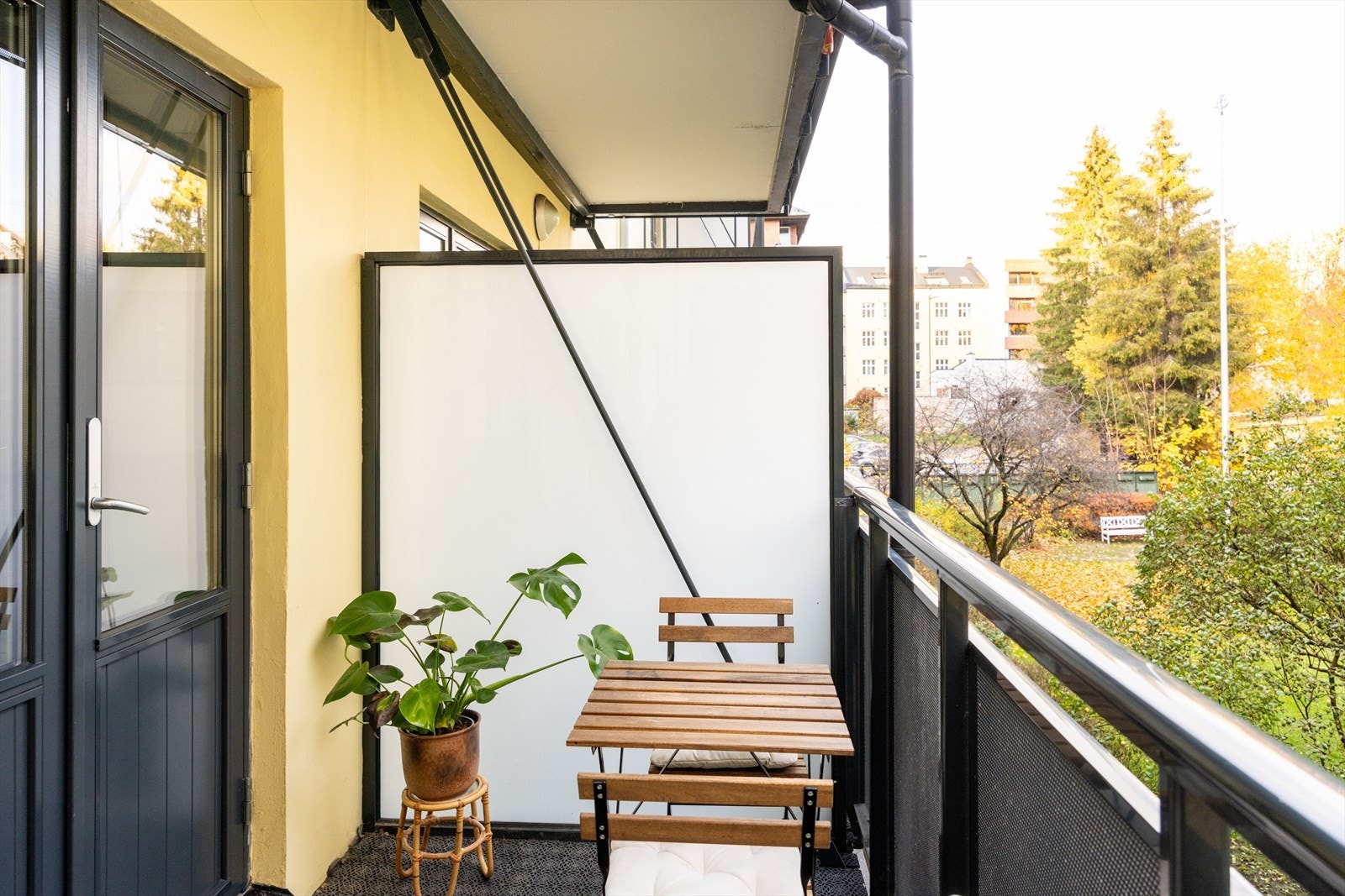 Balkongen er hele 6 kvm med god plass til møbler, beplantning og grill. Galleribilde