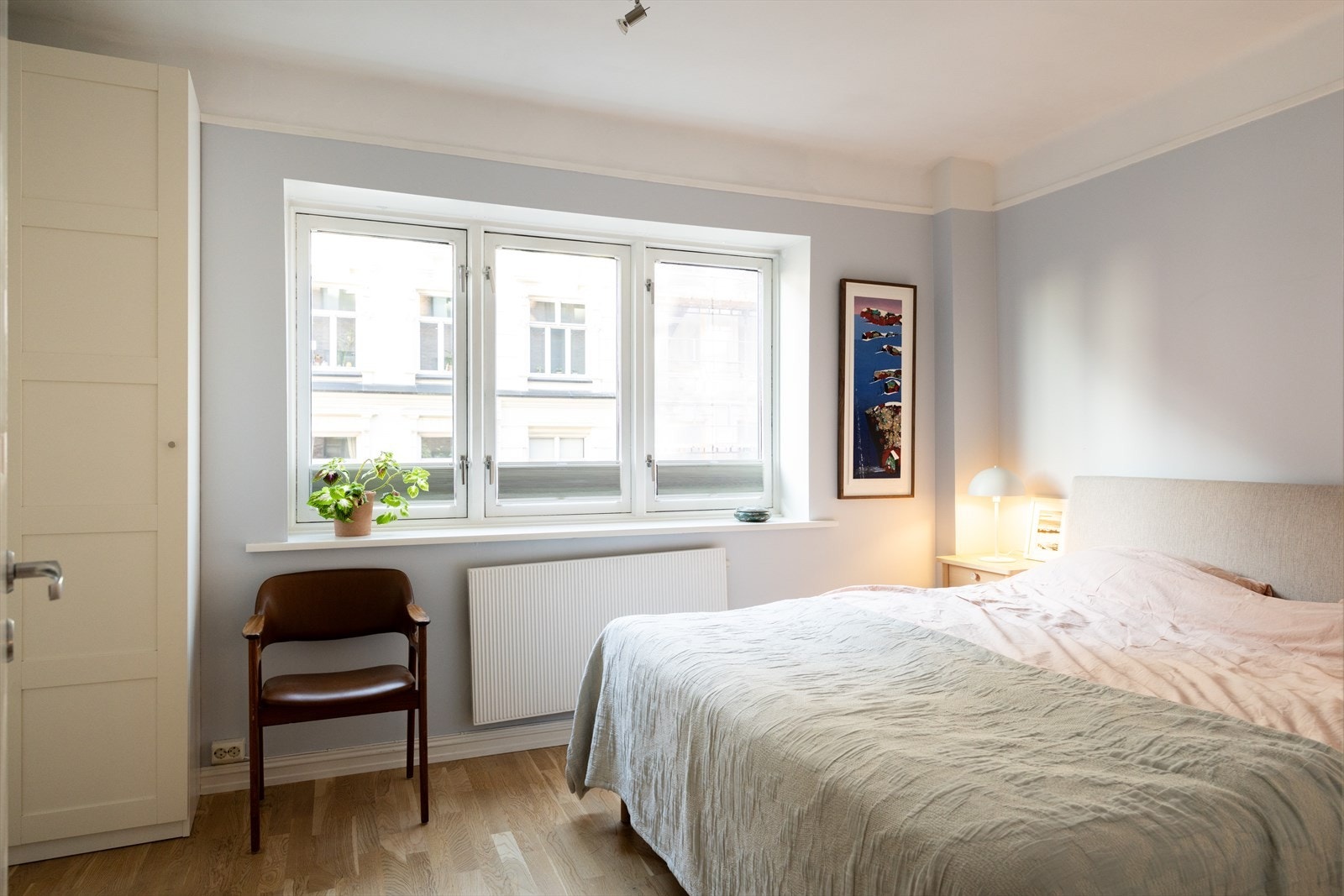 Store vindusflater slipper inn fint dagslys og gir en luftig følelse. Galleribilde