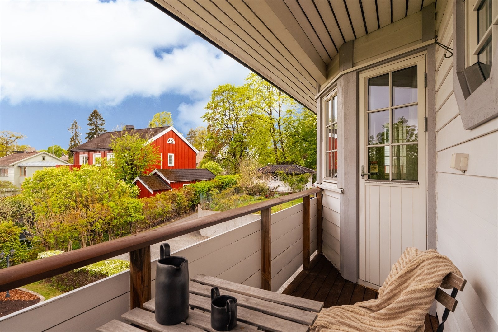 Selger opplyser om sol fra ca. 13/14 og utover mot solnedgang. Galleribilde