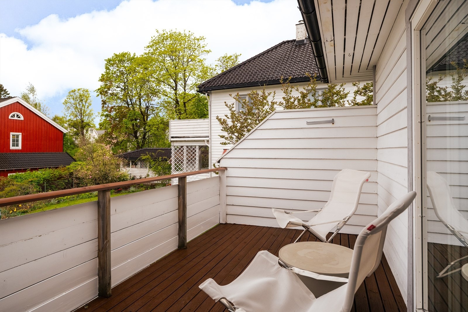Selger opplyser om gode solforhold fra ca. 10:00-20:00. Galleribilde