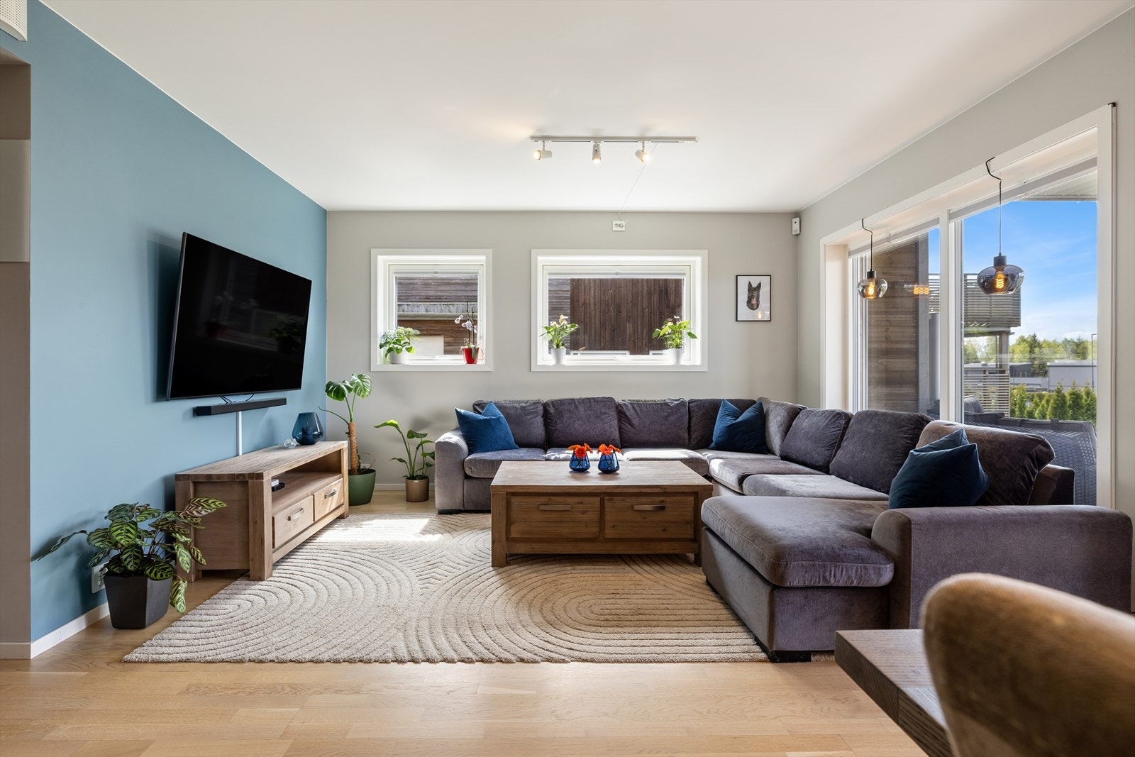 Her får du en leilighet med en gjennomgående god standard med bla. balansert ventilasjon, parkett på gulv mm. Galleribilde