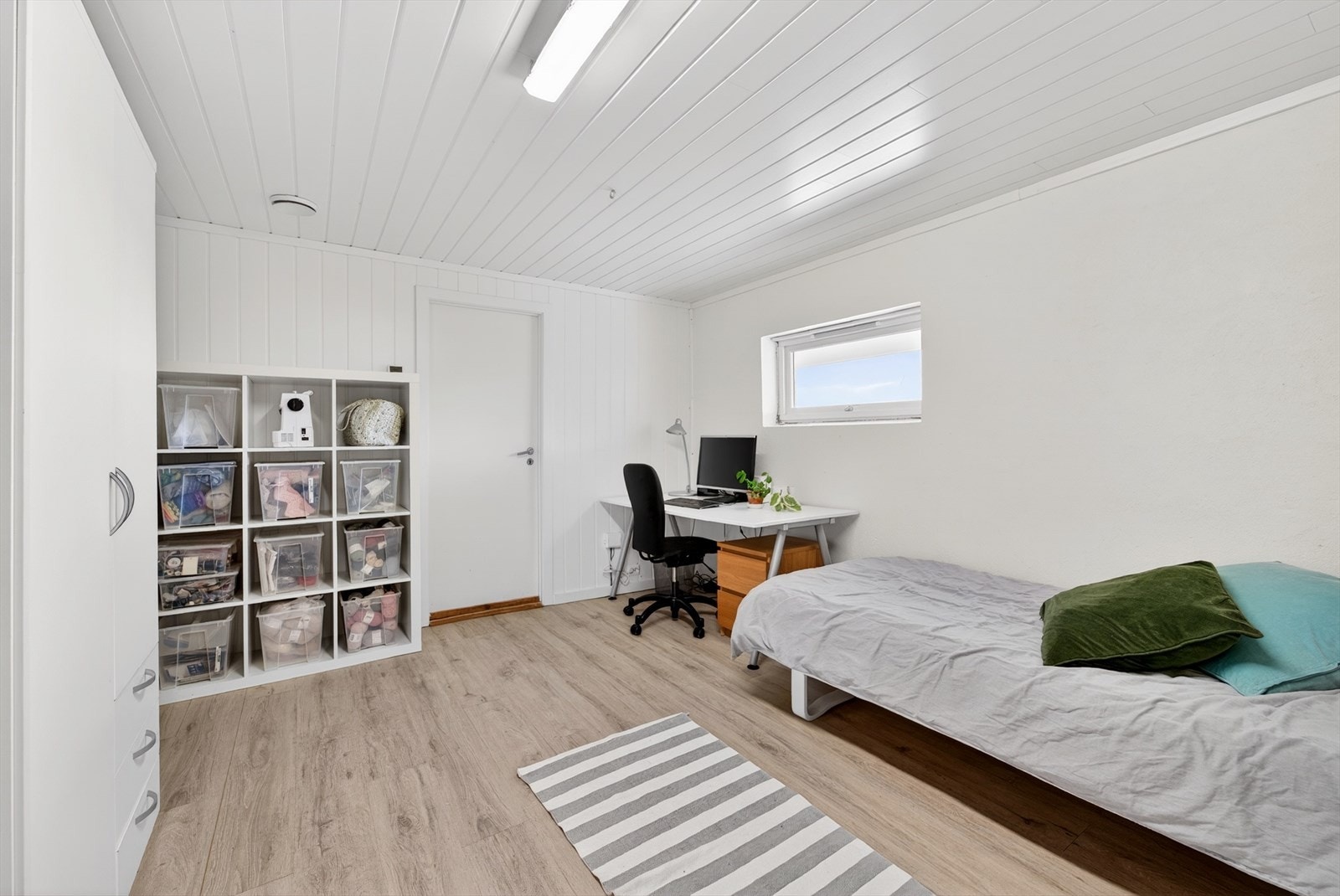 I boligens første etasje finner man ett arbeidsrom i tilknytning til bi-inngang og vaskerom. Galleribilde