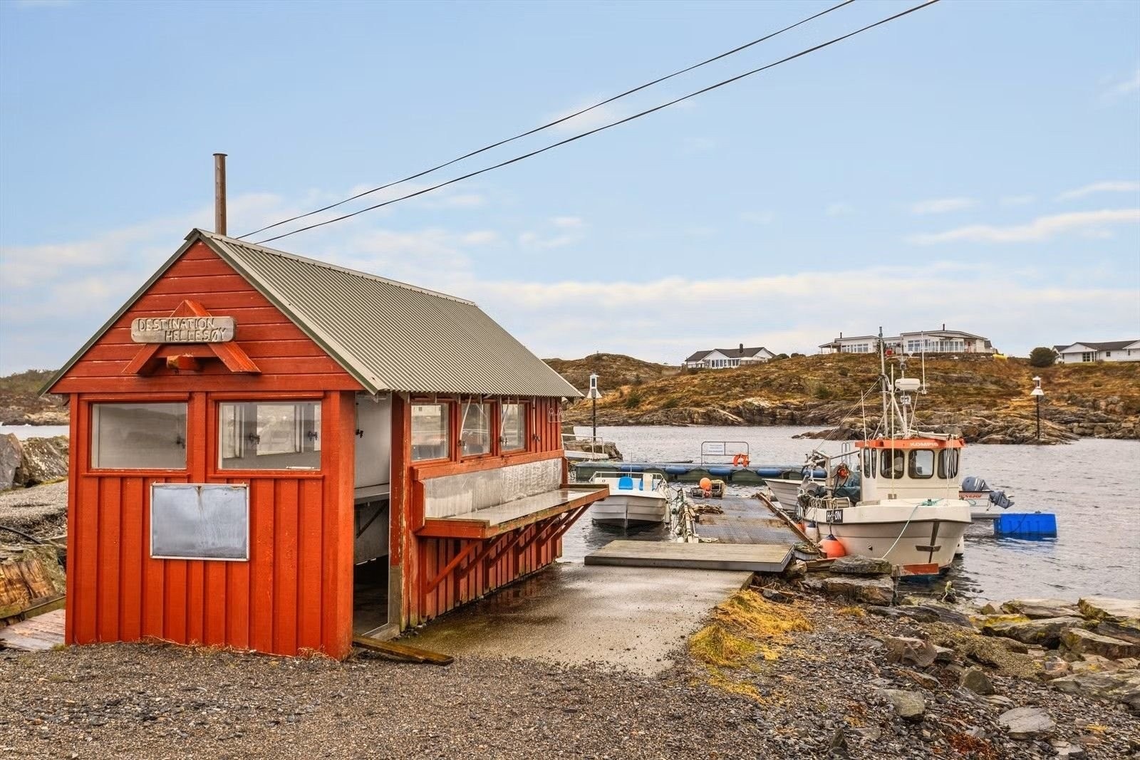 Området er mest kjent for sin naturskjønne maritime miljø og gode fiskemuligheter. Galleribilde