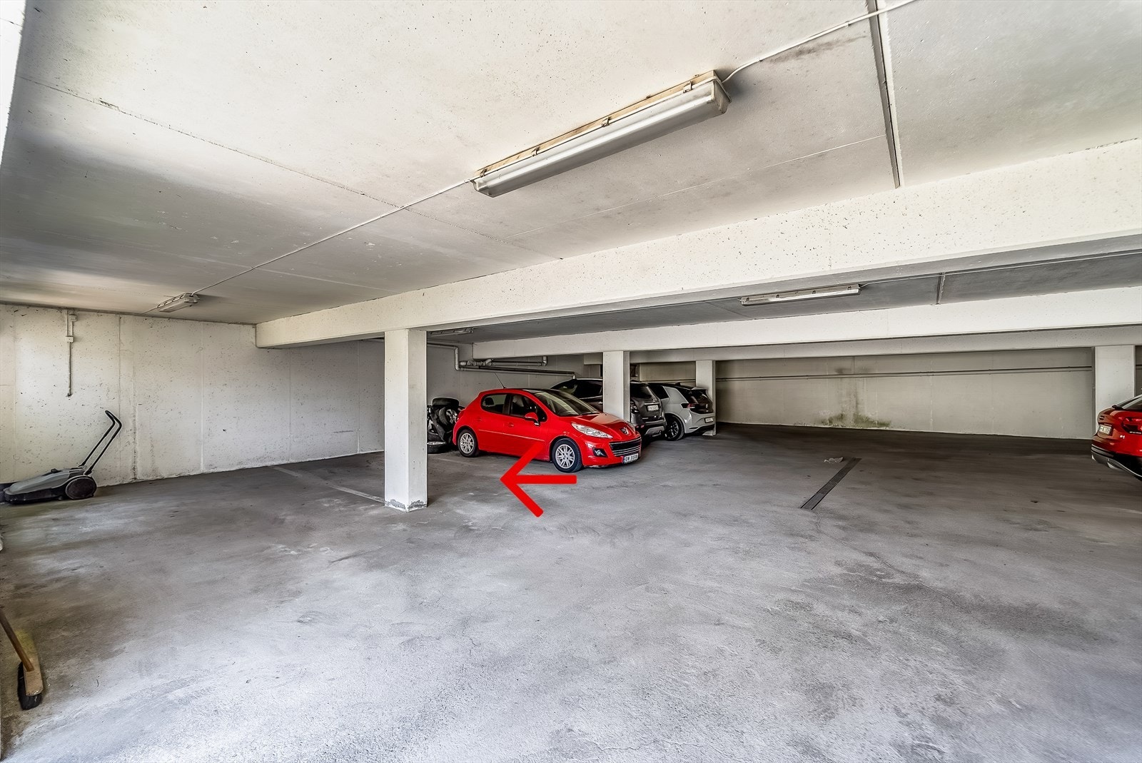 Til leiligheten medfølger garasjeplass. Galleribilde