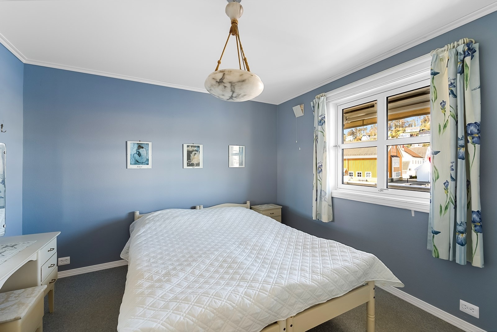 Hovedsoverom - med direkte tilknytning til badet. Galleribilde