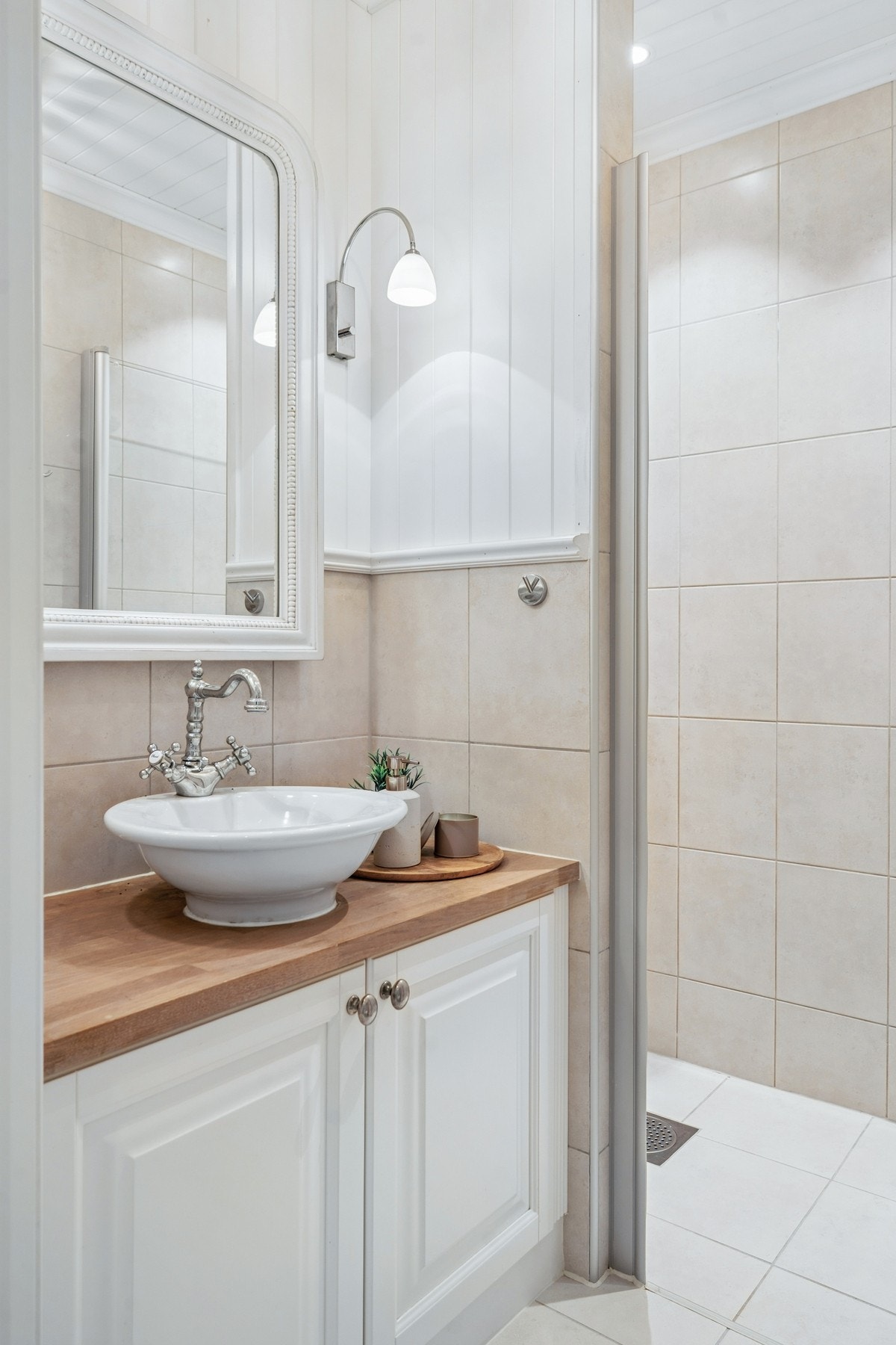 Bad nummer to er i samme stil som hovedbadet. Galleribilde