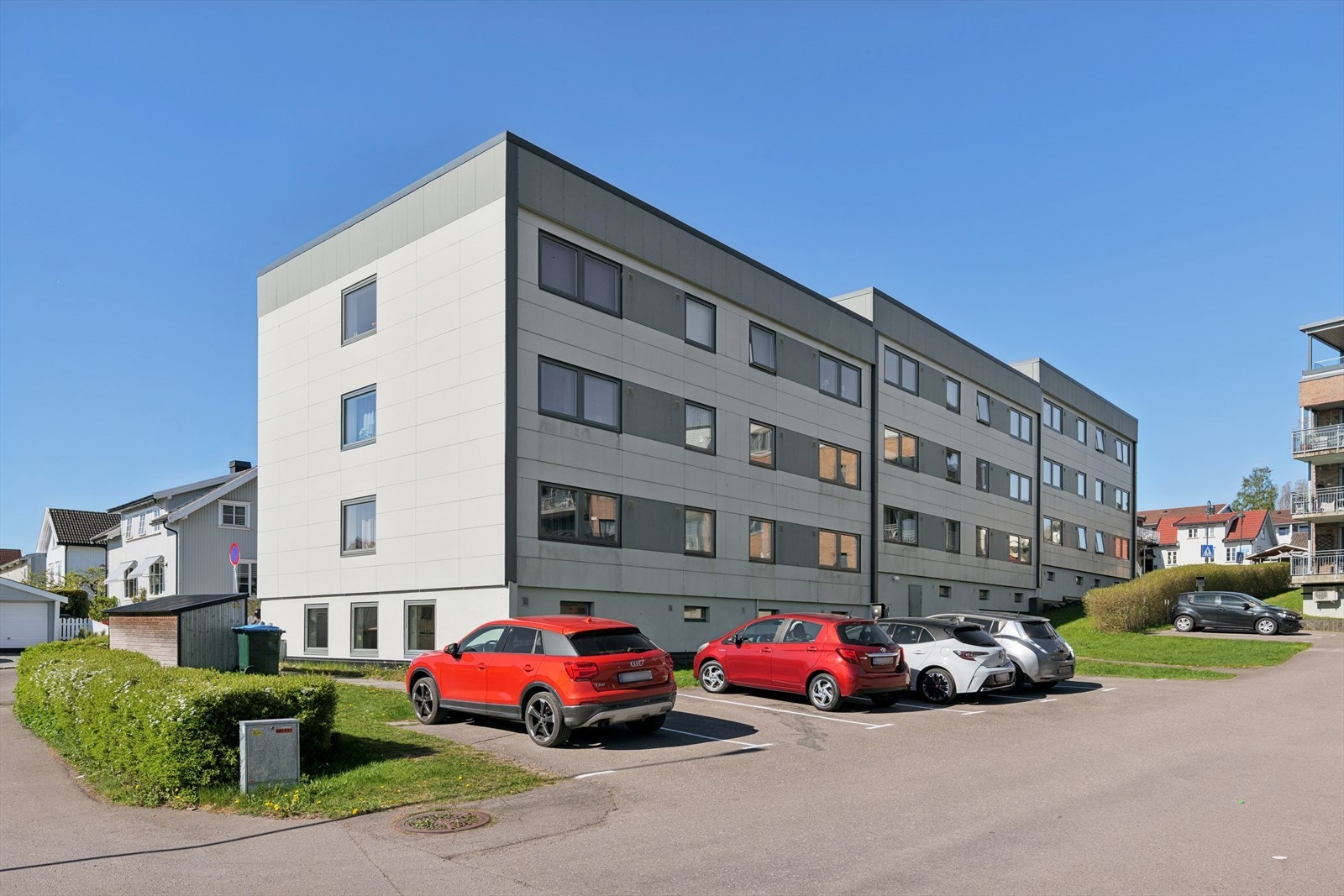 Parkeringsplasser tilhørende borettslaget. Galleribilde