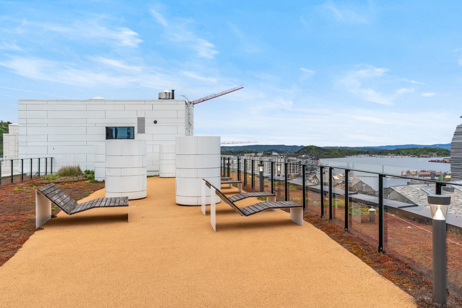 Takterrasse med 360 graders utsikt over byen og Oslofjorden Galleribilde