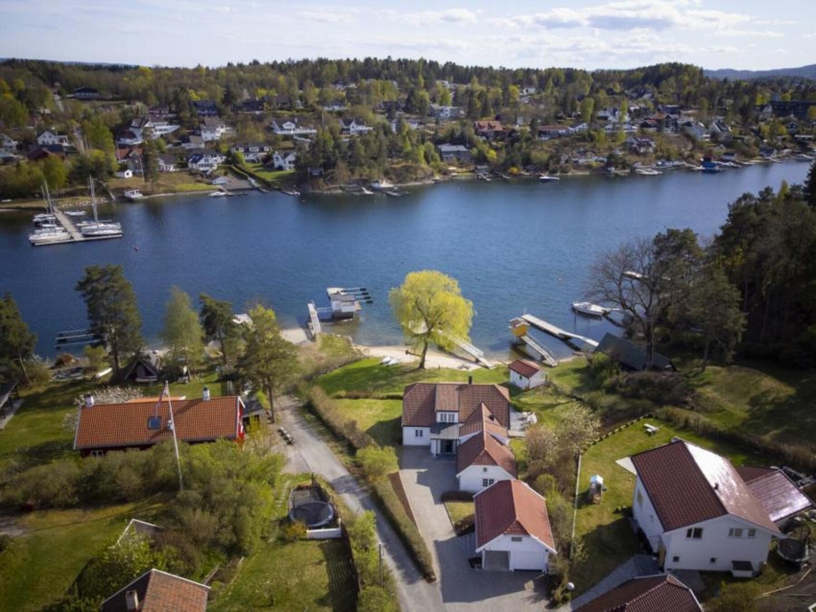 Dronebilde over Østre hals og leia inn "Kiwi-bukta" Galleribilde