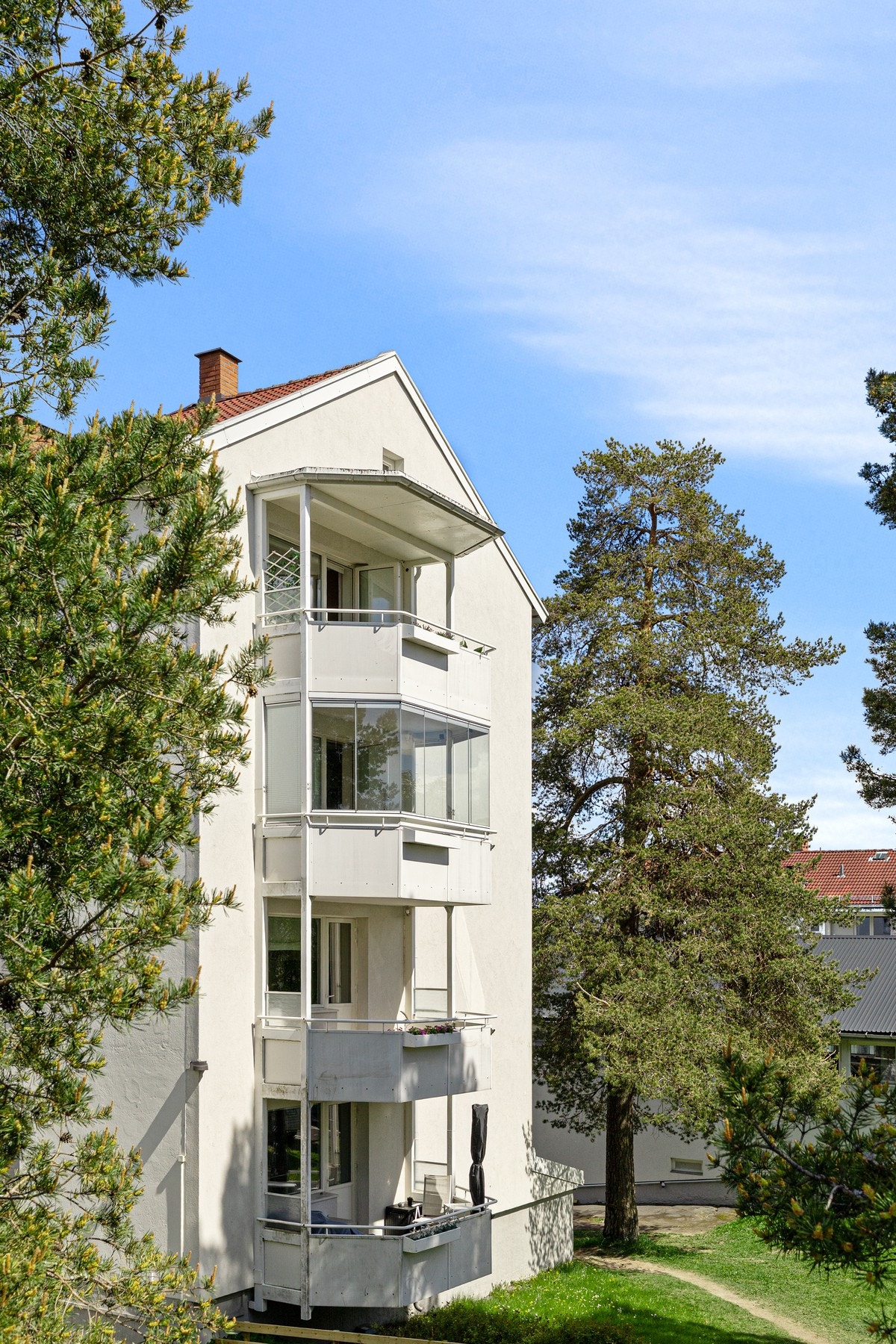 3-roms andelsleilighet beliggende i 4. etasje. Galleribilde