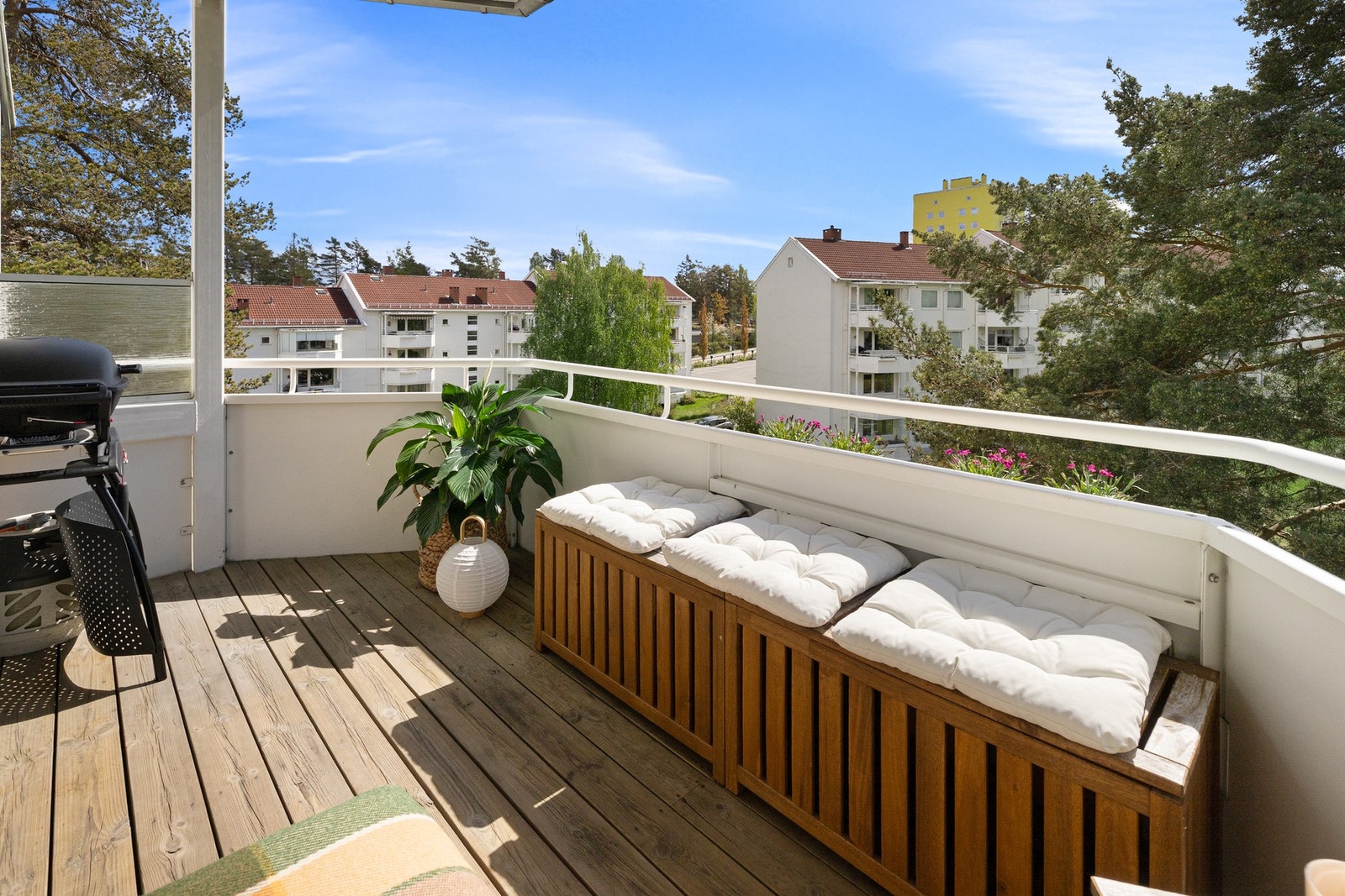 Innbydende uteplass på ca. 6,3 m². Galleribilde