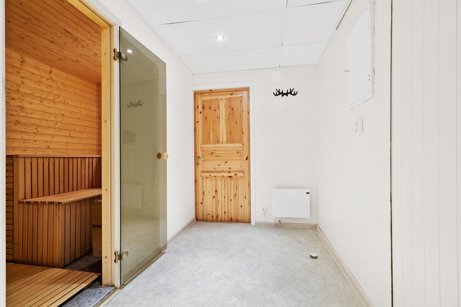 Fra gangen i kjelleren er det adkomst til boligens badstue. Galleribilde