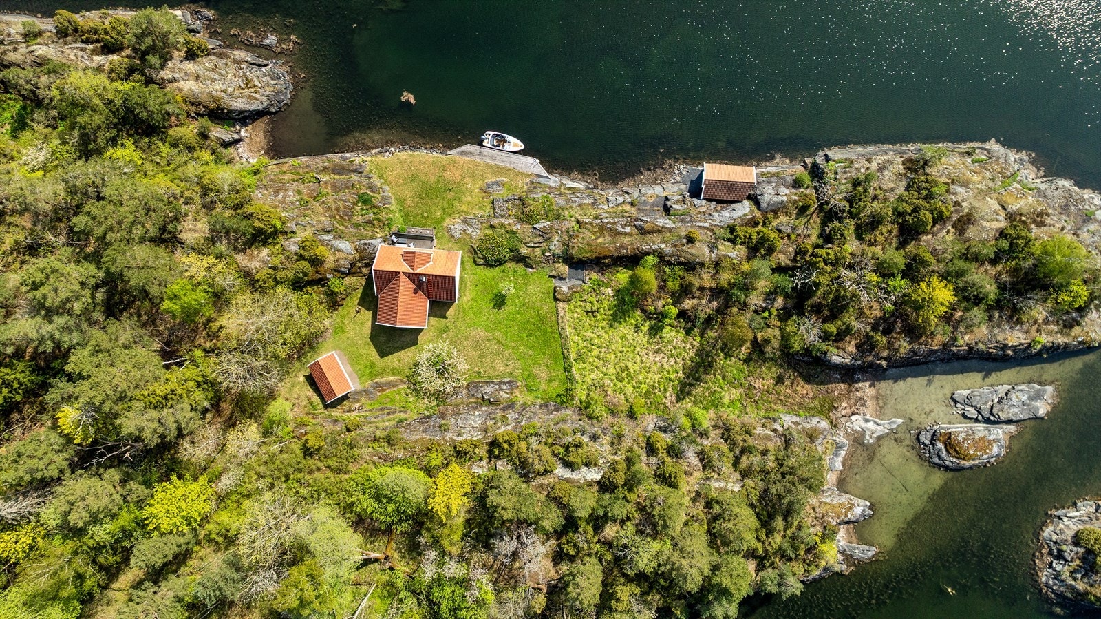 Denne innholdsrike eiendommen er en sjelden perle i Kragerøskjærgården. Galleribilde
