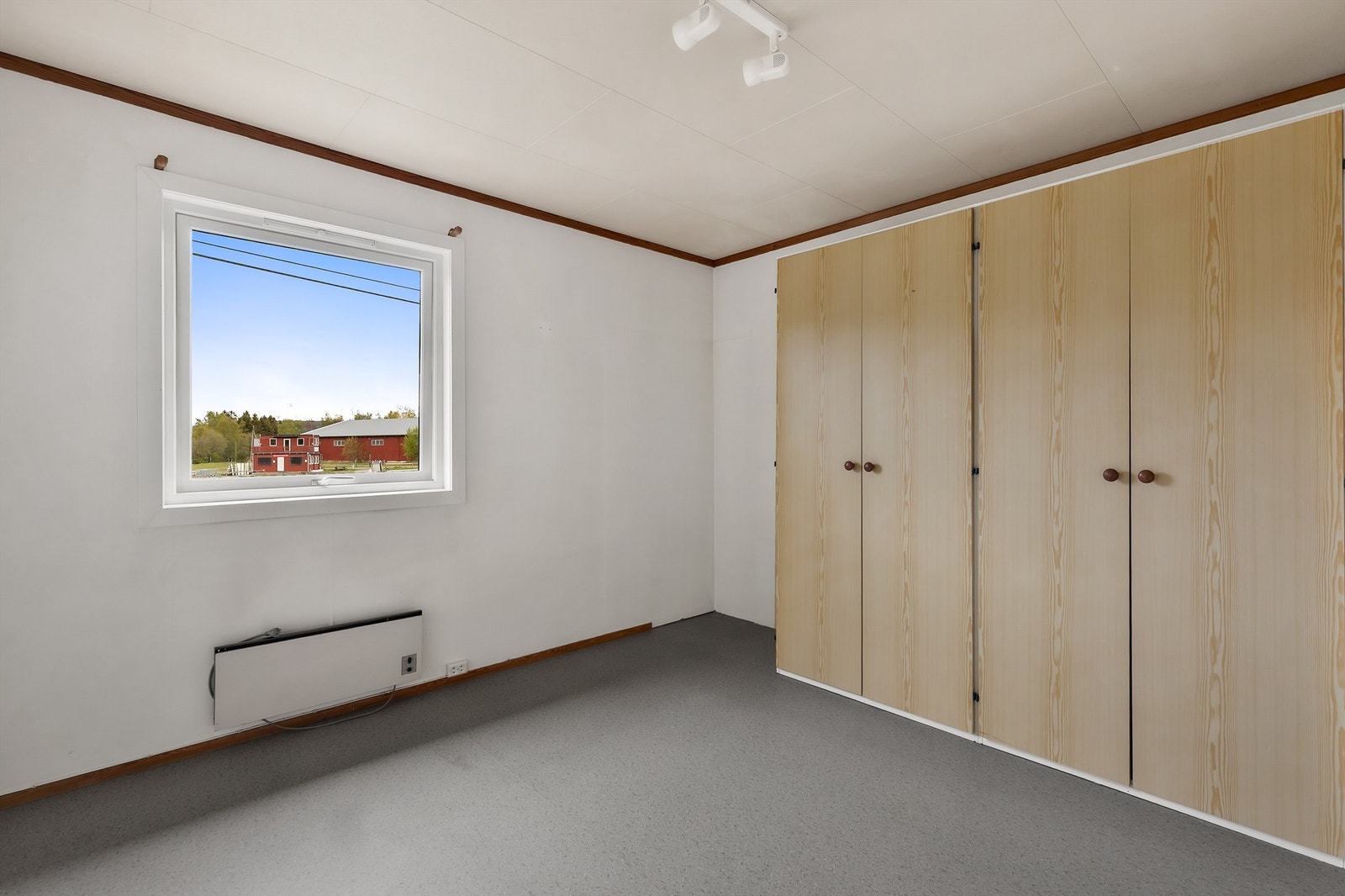 Soverommene har en takhøyde på 2,41 meter og god plass til garderobeløsninger. Galleribilde