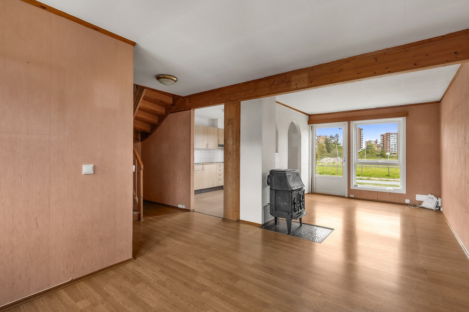 Hele første etasje er en sosial sone og er et naturlig samlingspunkt. Galleribilde
