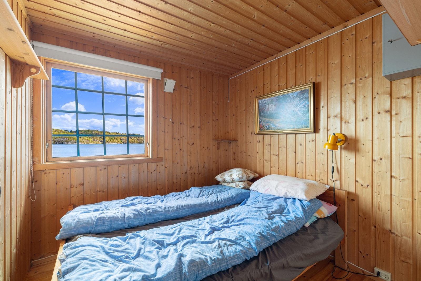 Hovedsoverom med plass til seng og oppbevaring. Galleribilde