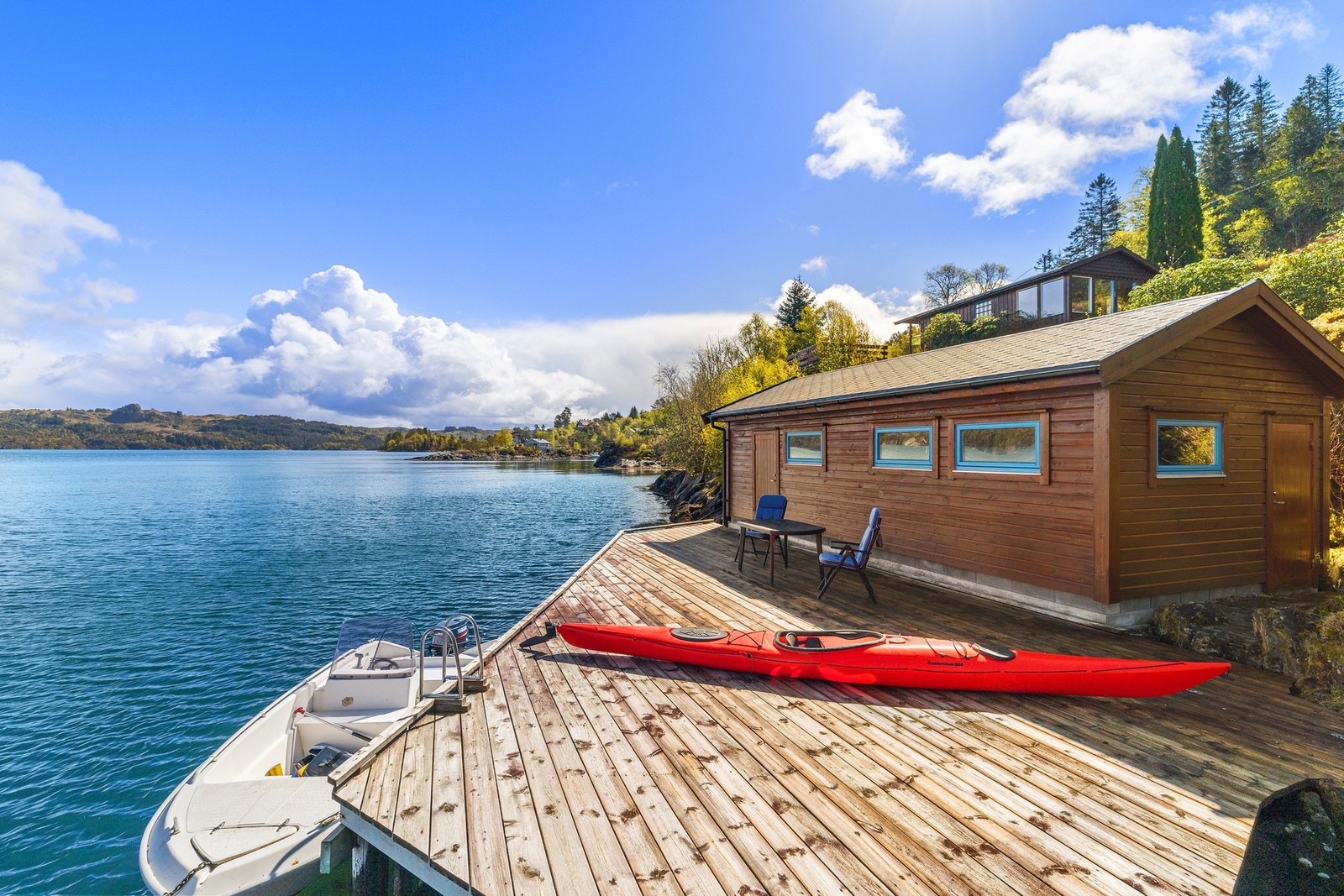 Bryggeanlegg med gode muligheter for båtliv. Galleribilde
