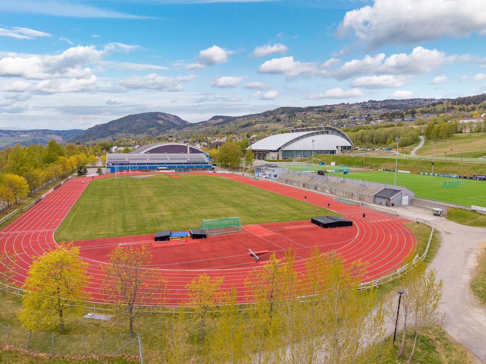 For den aktive er det kort vei til Stampesletta og OL-Parken med et bredt spekter av idretts- og fritidstilbud. Galleribilde