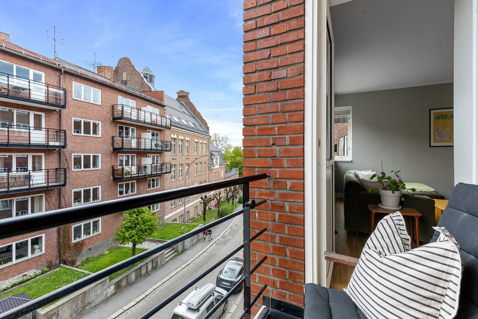 Fra stuen er det utgang til en østvendt balkong på ca. 3 m². Galleribilde