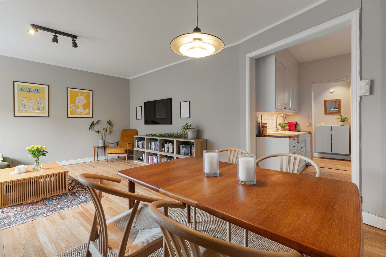 God plass til stor spisegruppe og hyggelige sammenkomster. Galleribilde