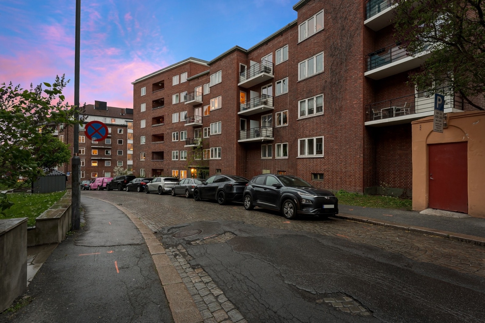 Leiligheten ligger i et veldrevet og hyggelig aksjelag med inkluderende felleskostnader hvor både oppvarming, varmtvann samt TV og bredbånd fra Telia inngår. Galleribilde