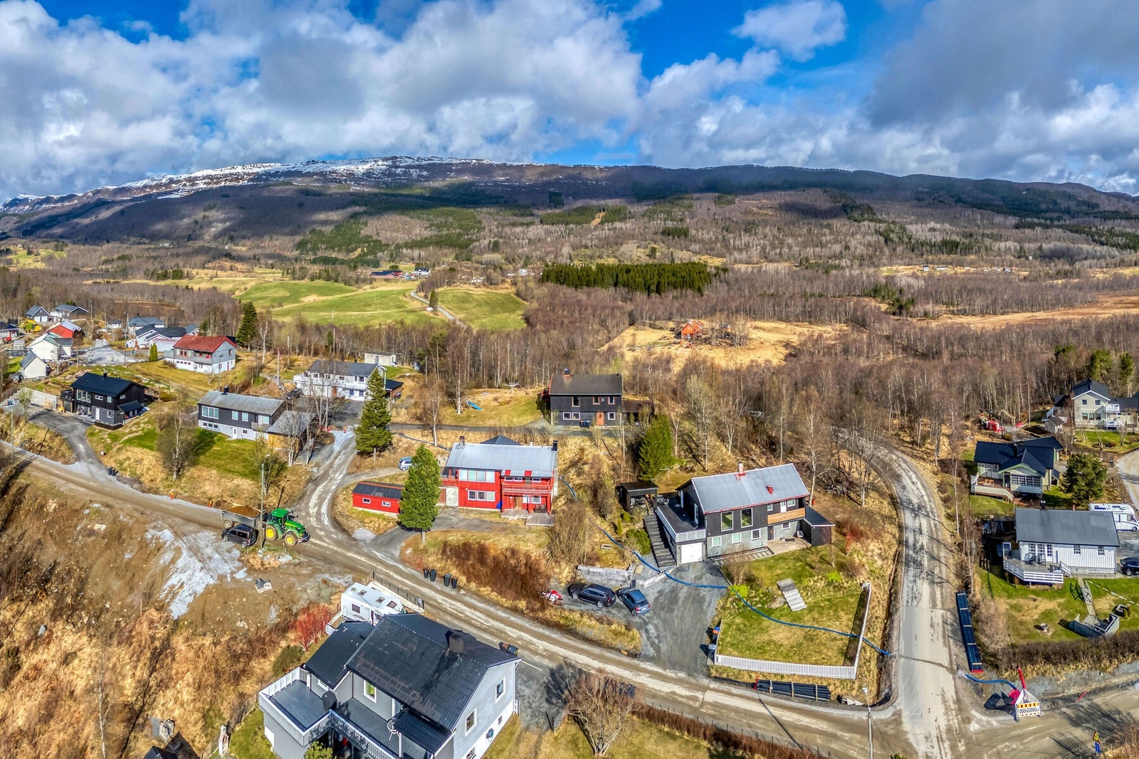 Ballangen skole for 1. til 10. trinn ligger kun 900 meter fra boligen. Galleribilde
