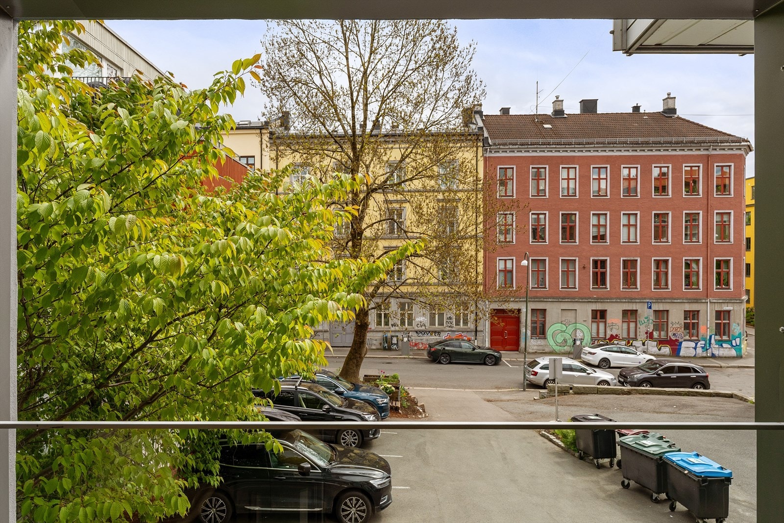 Med nordvestvendt orientering nyter balkongen herlig sol på kveldstid. Galleribilde
