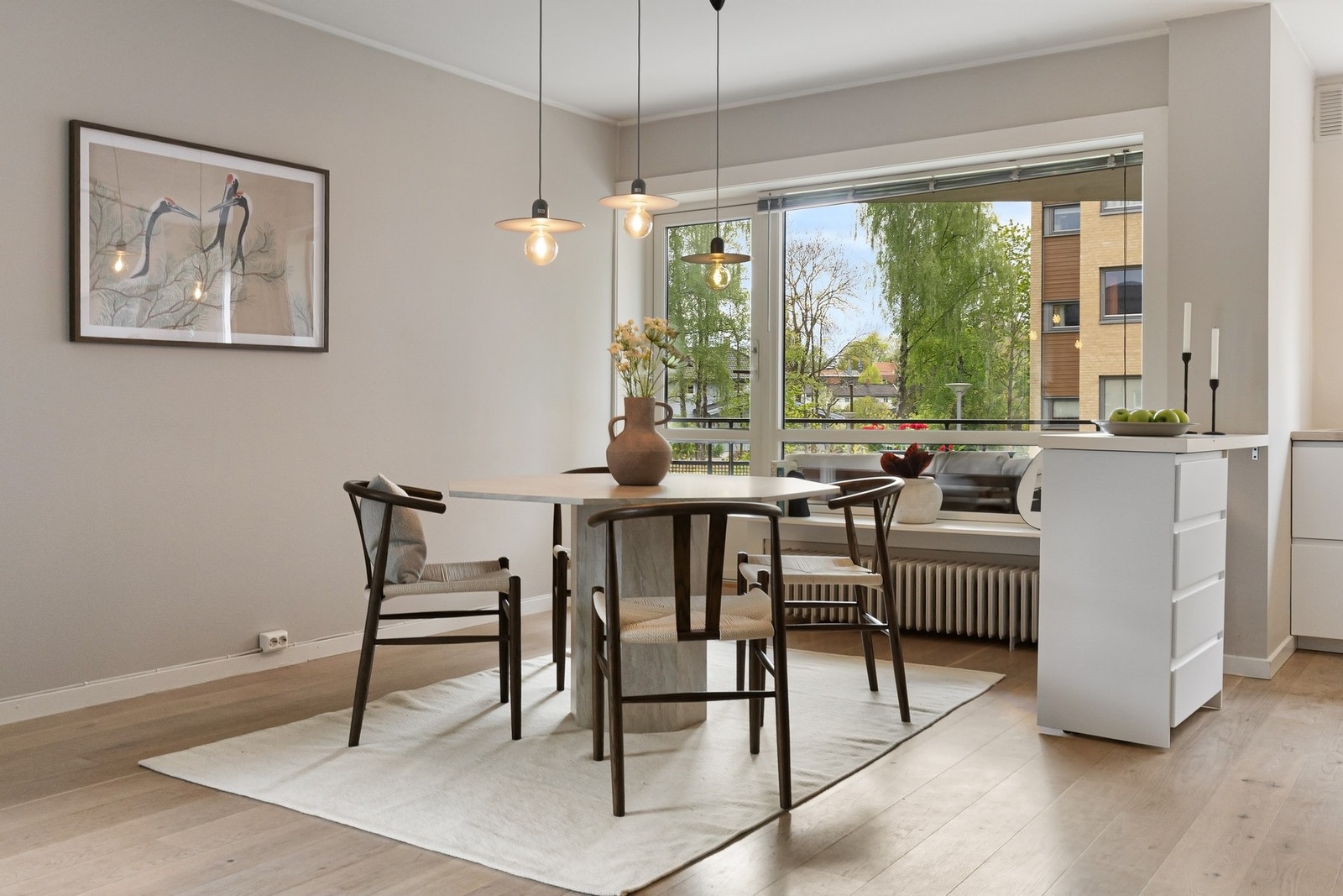 Her er det god plass til et større spisebord for sosiale sammenkomster. Galleribilde