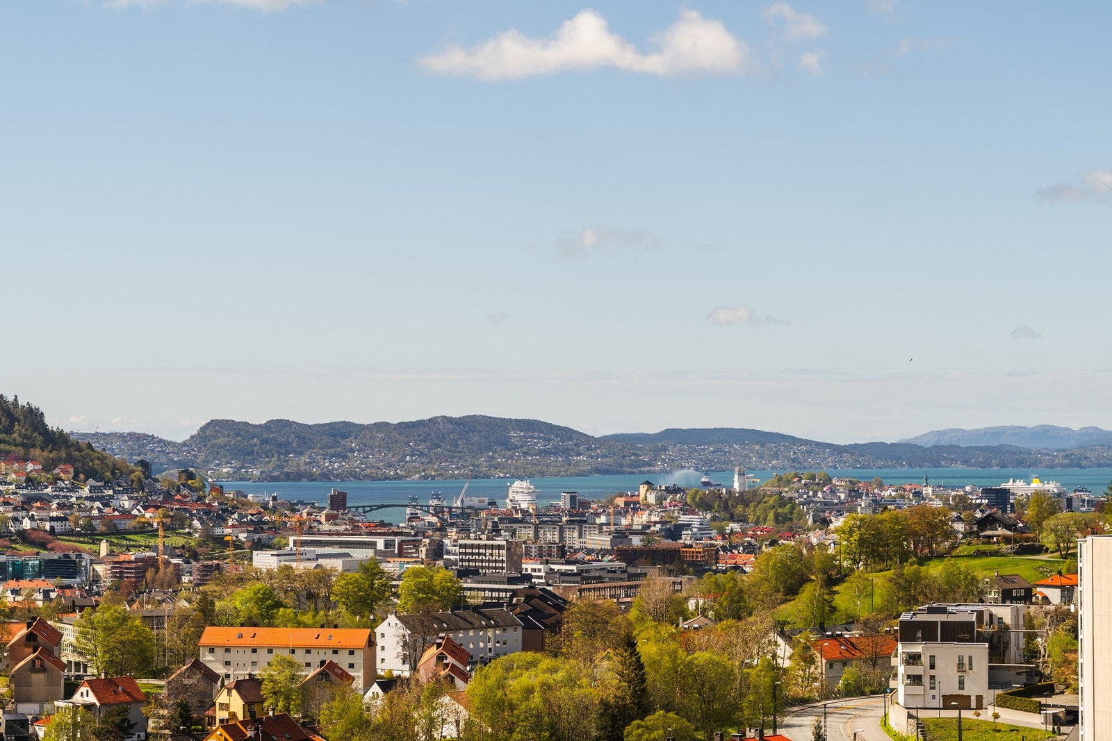 Leilighetens beliggenhet er høy og fri med fantastiske solforhold. Galleribilde