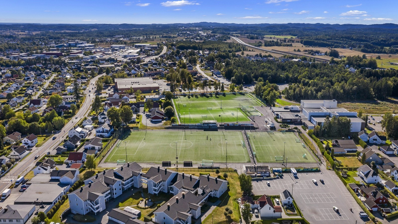 Haukerød barneskole ligger ikke langt unna. Det er heller ikke lange veien til Wang på Runar. Galleribilde