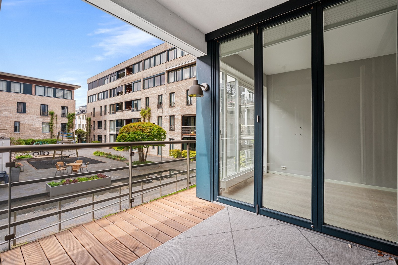 7 kvm balkong med plass til sittegruppe og grill Galleribilde