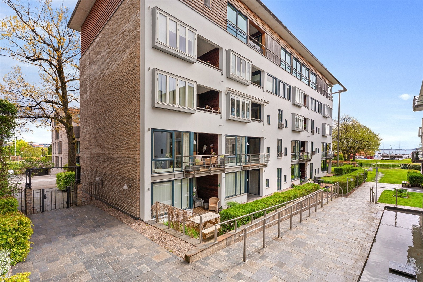 Krogsveen v/Anders R. Skajaa presenterer Østre Strandgate 30! Galleribilde