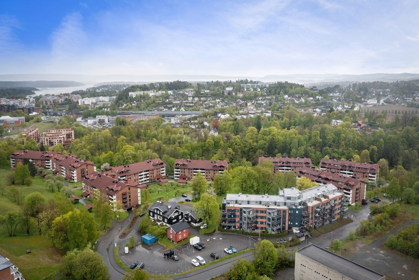 Leiligheten har en attraktiv og rolig beliggenhet, med kort vei til Sandvika sentrum! Galleribilde