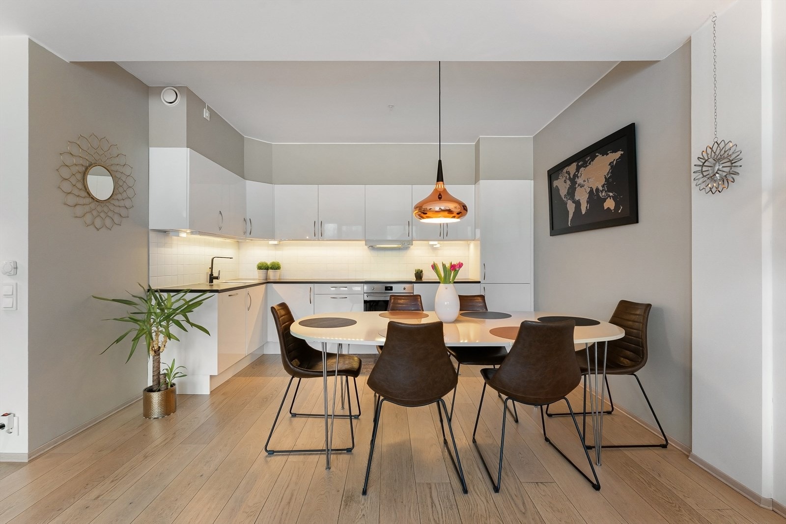 Velkommen til Hamang Terrasse 55, presentert av Henrik Nielsen v/Nordvik eiendom. Foto: Zovenfra Galleribilde