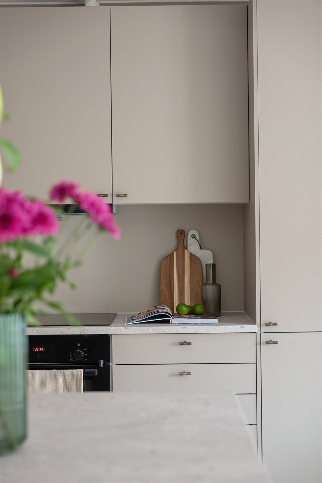 Farger og materialvalg er nøye utvalgt for å få en god atmosfære i hele leiligheten. Galleribilde