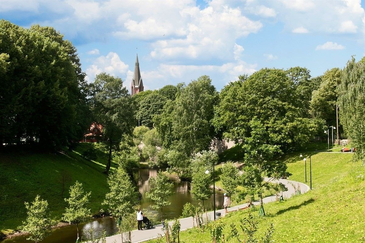 Fra leiligheten har du enkel tilgang til fine turmuligheter langs Akerselva hvor du kan ta joggeturen helt opp til marka. Galleribilde