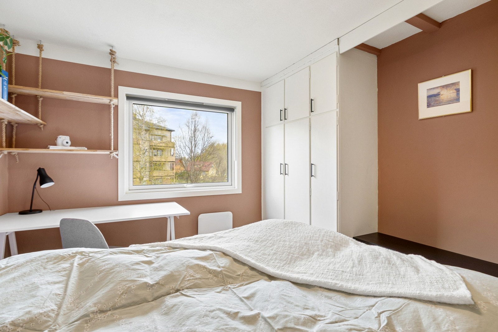 Praktisk innebygd garderobeløsning. Galleribilde