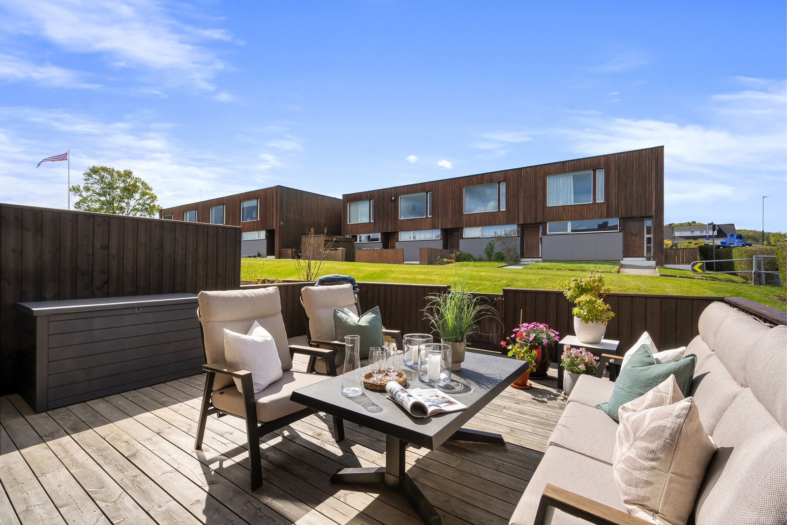 Fine og velholdte fellesområder utenfor boligen. Galleribilde